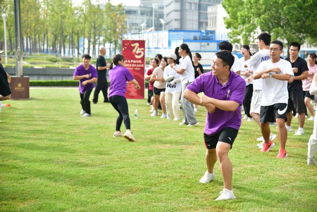 5.jpg 谈球吧超级联赛