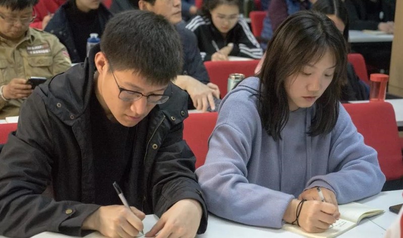 谈球吧APP下载